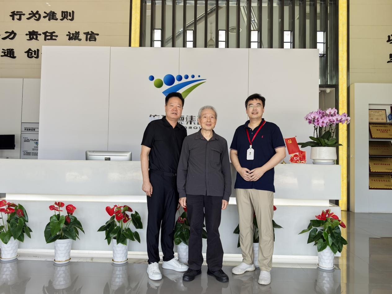著名腫瘤病因?qū)W專家考察依瑞德集團(tuán)，探討腦科學(xué)與腫瘤心身醫(yī)學(xué)的創(chuàng)新融合